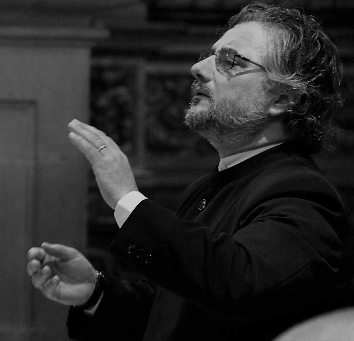 O maestro Artur Pinho Maria a dirigir o coro